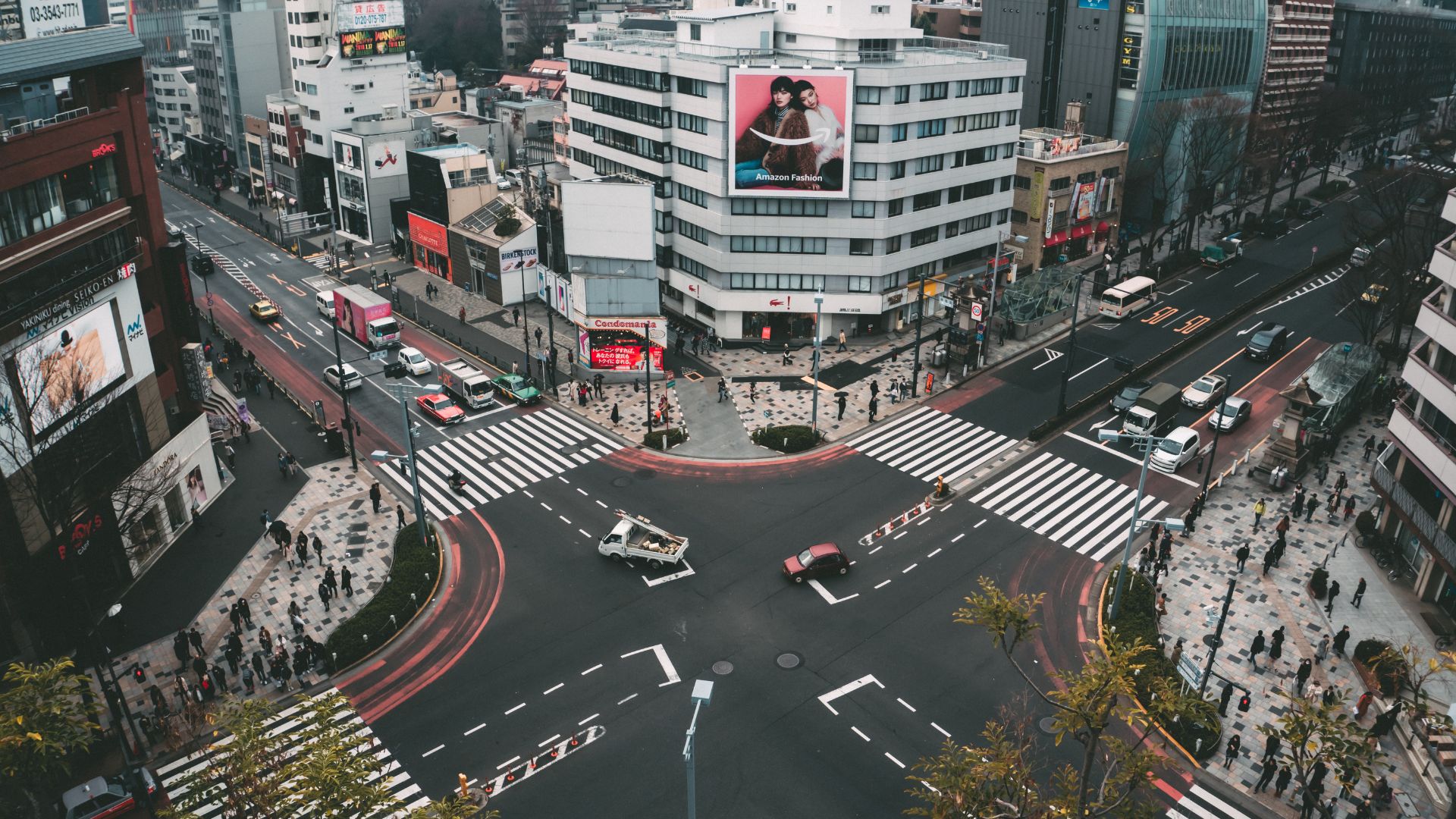 An intersection in a busy city.